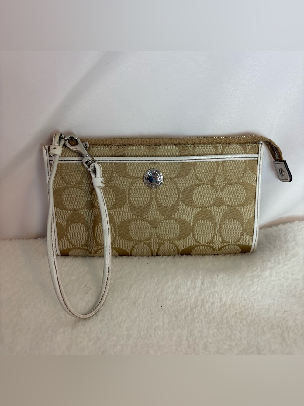 Coach‎ Signature Canvas Wristlet Tan White Trim Zip Top Clutch Bag